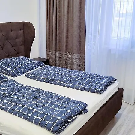 Velky Rodinny Byt Na Kramaroch Апартаменты *